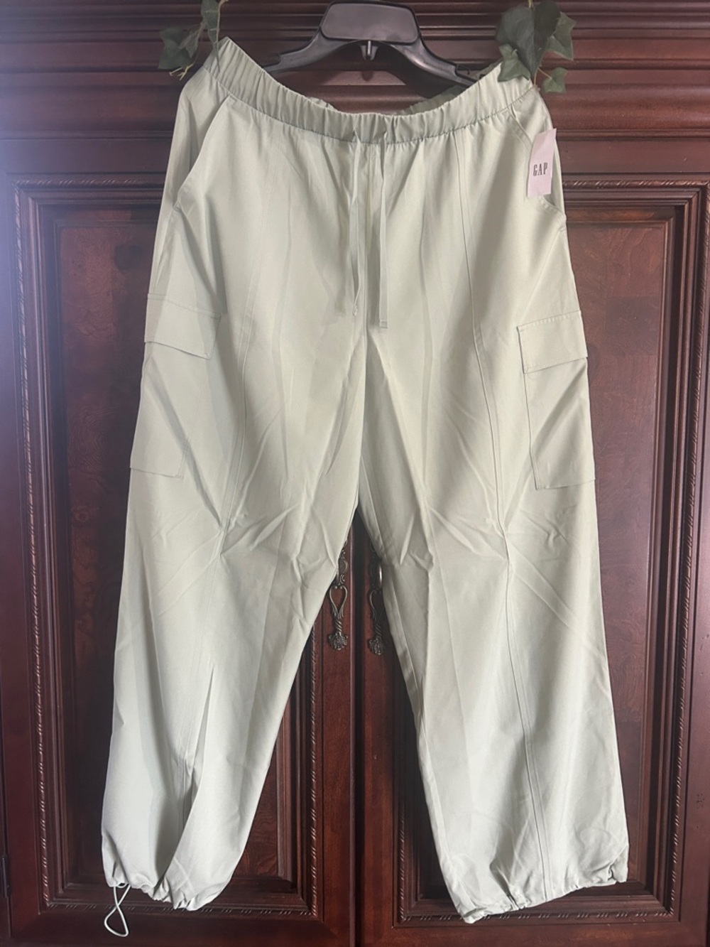 GAP women’s Sage Green Cargo Joggers